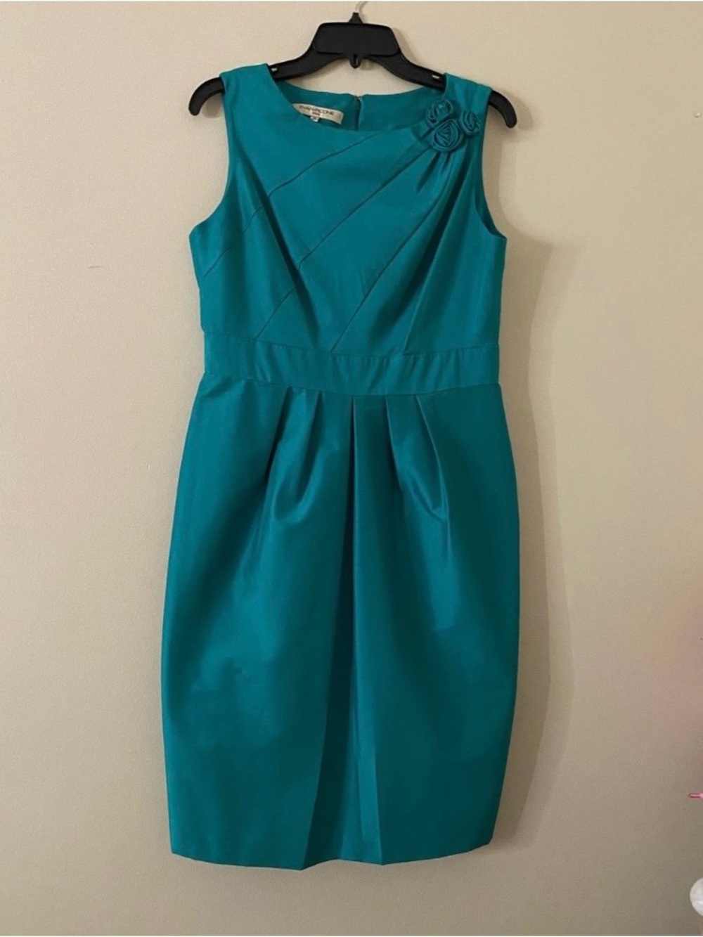 Evan Picone Formal Cocktail Teal Sleeveless Sheath Midi Dress with Rose Shoulder